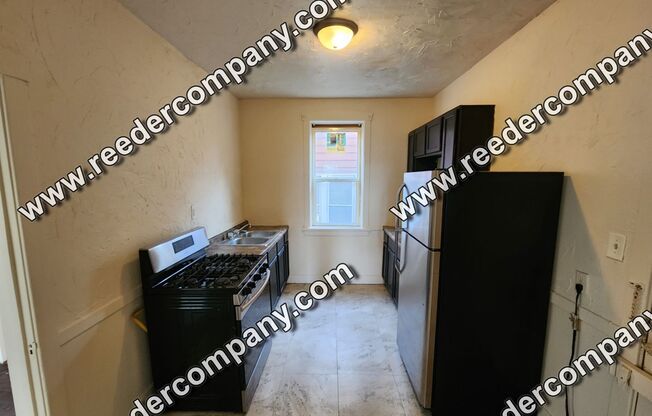 3 beds, 1 bath, $950, Unit 2