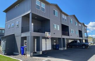 3 beds, 2.5 baths, 1,500 sqft, $1,995, Unit Unit 4