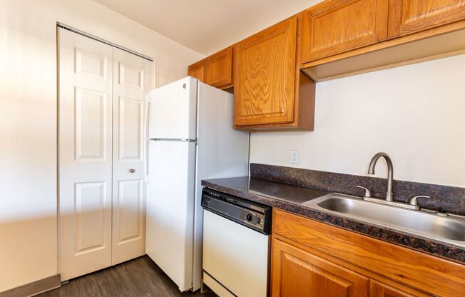 Welcome to Manchester Square Apartments - Where comfort meets convenience! No Offering up to 1-Month Free!