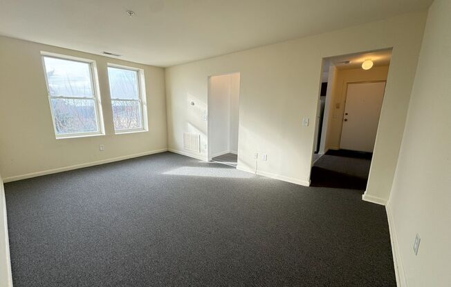 2 beds, 1 bath, $1,275, Unit 3A