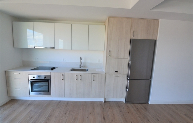 3 beds, 2 baths, 1,263 sqft, $6,850, Unit 829