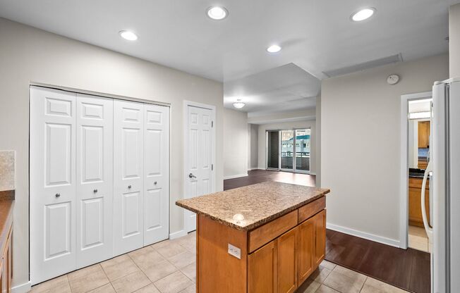 2 beds, 2 baths, $2,350, Unit # 406