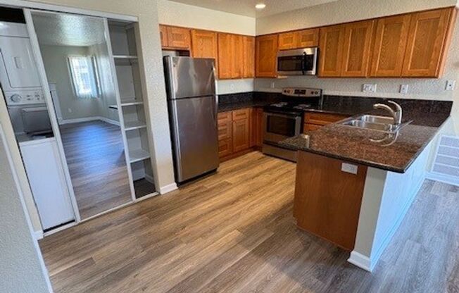 2 beds, 2 baths, 900 sqft, $2,015, Unit 156