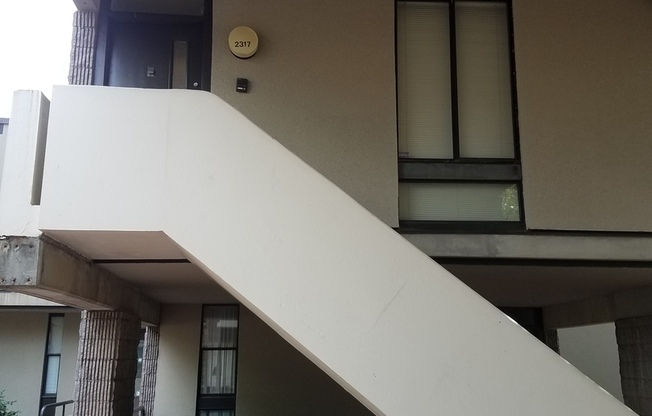 Spacious 2-Bedroom/2 Bath Bi-Level Garden Condo w/ Private Terrace in Coldspring!