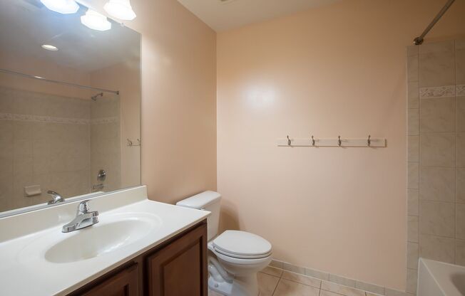 4 beds, 2.5 baths, $3,000, Unit (Unit A)