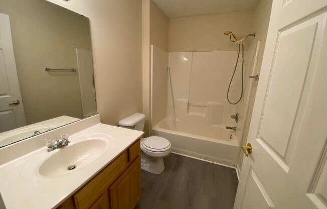 2 beds, 1 bath, 730 sqft, $775, Unit A6