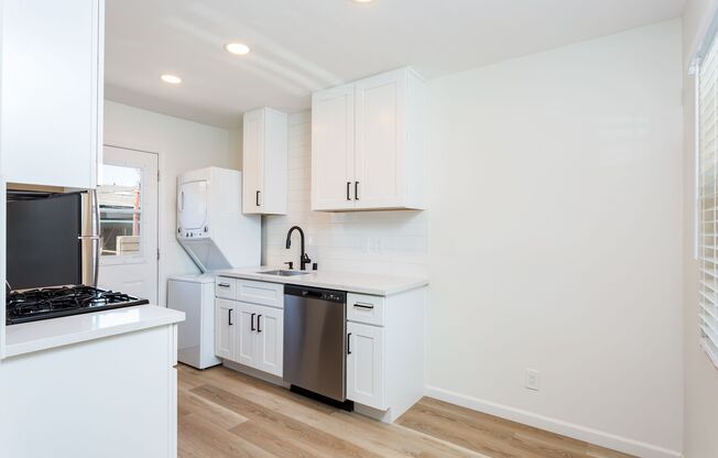 1 bed, 1 bath, $1,995, Unit 7613