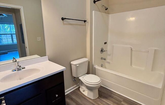 1 bed, 1 bath, 687 sqft, $775, Unit O12