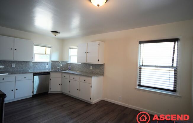 2 beds, 1 bath, 1,195 sqft, $1,500, Unit 1104 El Tejon Ave #A