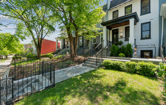 321 L ST NE
