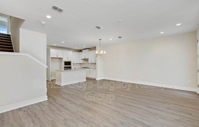 24 SEAPORT LN