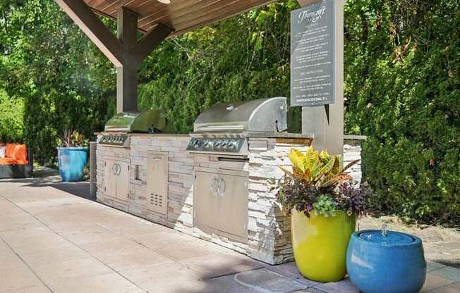 BBQ pavilion at Thorncroft Farms Apartments