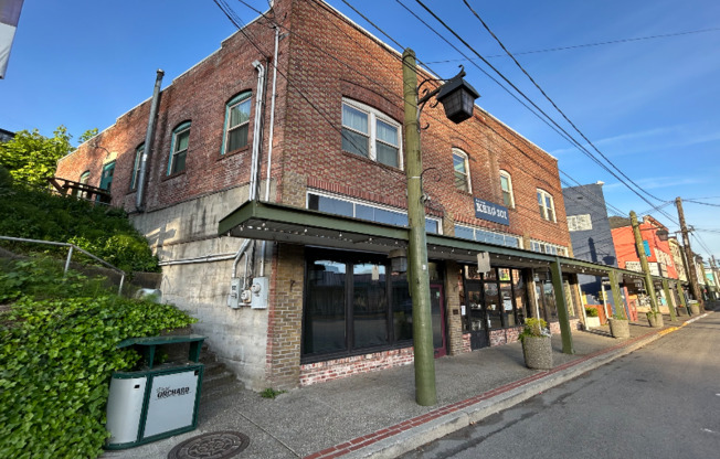 834 BAY ST