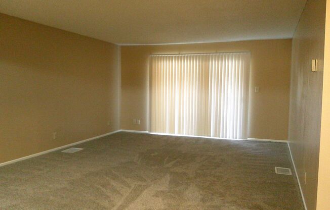 3 beds, 2 baths, 1,225 sqft, $3,300, Unit 48-21G