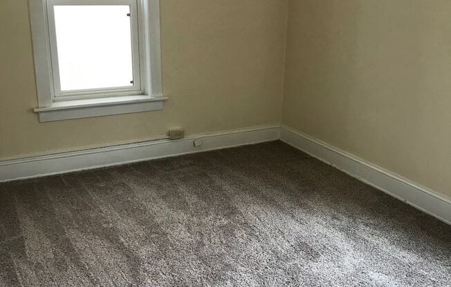 2 beds, 1 bath, $1,345, Unit 12