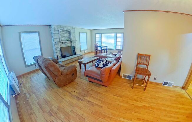 5 beds, 3 baths, $2,295