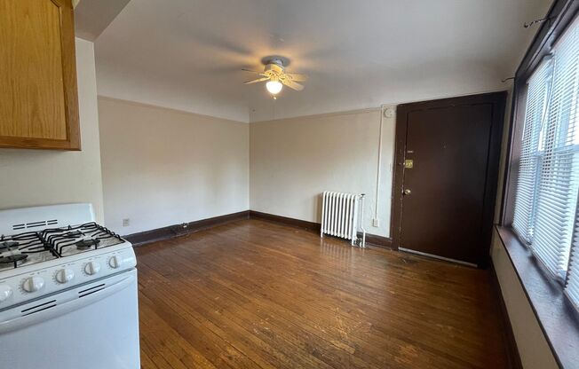 Studio, 1 bath, $725, Unit 102