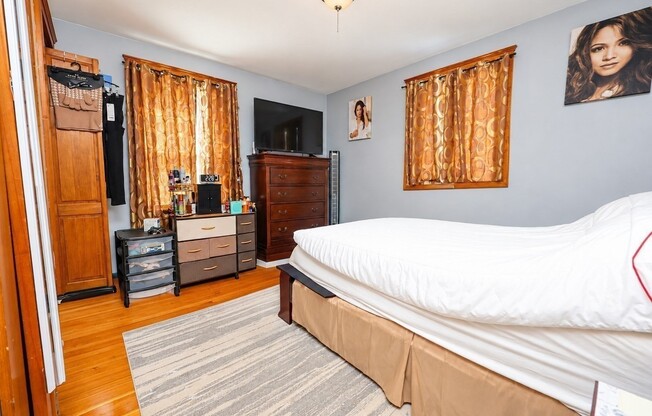 2 beds, 1 bath, 900 sqft, $2,300, Unit 2