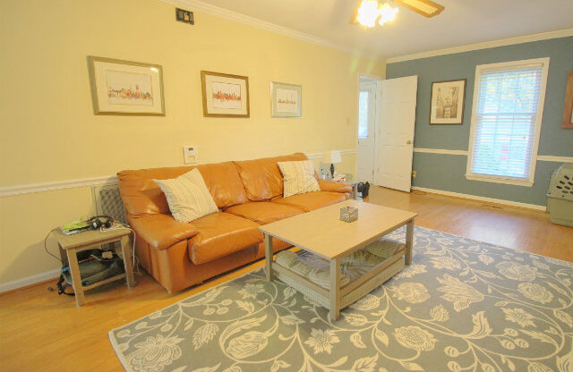 Fantastic 3 bedroom home with large fenced yard in SE Durham!