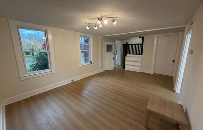 4 beds, 1 bath, 1,300 sqft, $3,500, Unit 473 Amity Rd