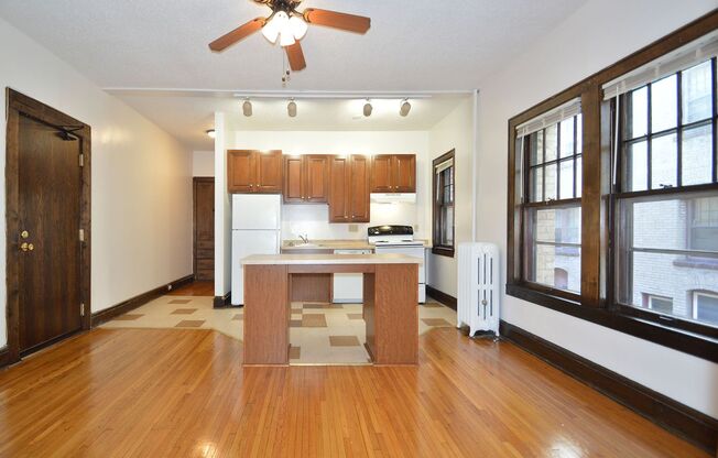 1 bed, 1 bath, 425 sqft, $990, Unit 7 - 02