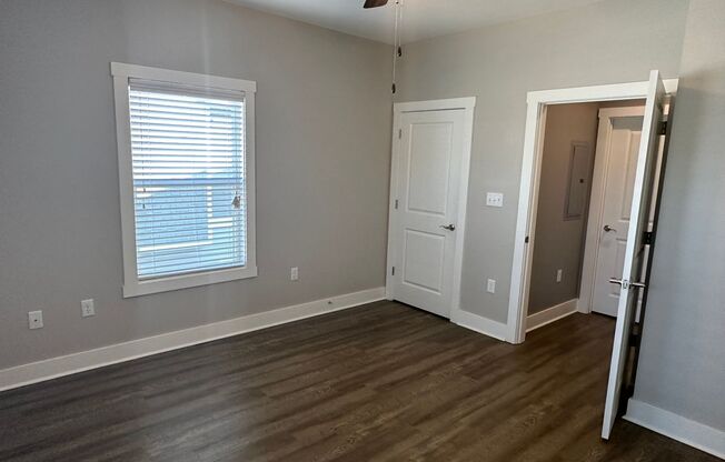1 bed, 1 bath, 954 sqft, $1,195, Unit I207
