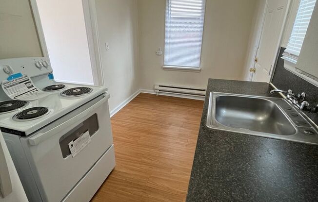 1 bed, 1 bath, 560 sqft, $1,200, Unit 4