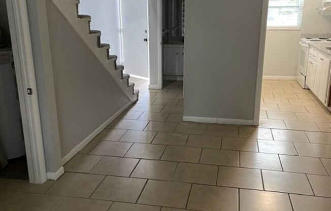 2 beds, 1.5 baths, $1,595, Unit 211C