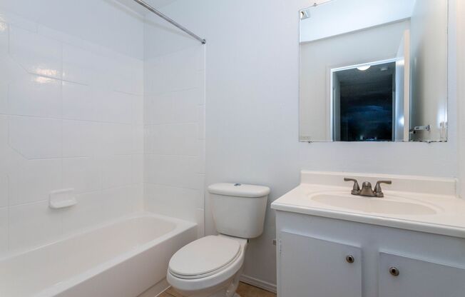 2 beds, 2 baths, 950 sqft, $1,895, Unit 27
