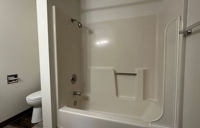 2 beds, 1 bath, 840 sqft, $1,295, Unit 01