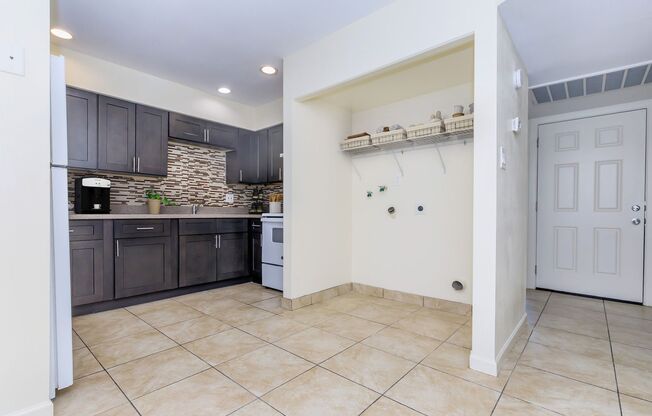 2 beds, 2 baths, 880 sqft, $1,330, Unit 2003