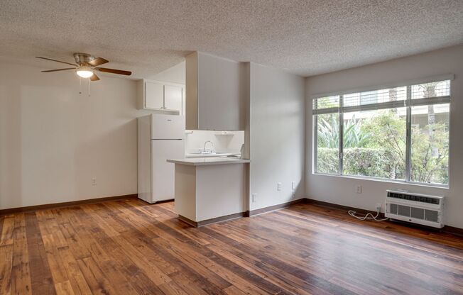 1 bed, 1 bath, 725 sqft, $1,800, Unit 06