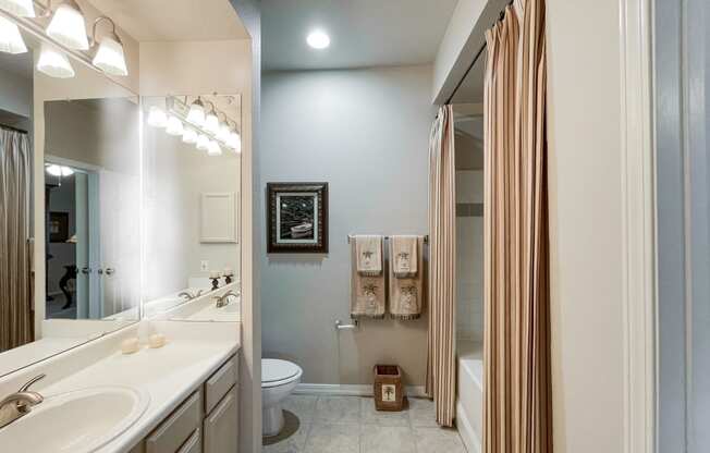 SaddleBrook apartments in Dallas, TX 1,2 & 3 Bedroom Apartment Homes.