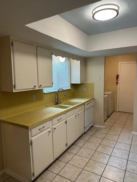2711 PARKER LN