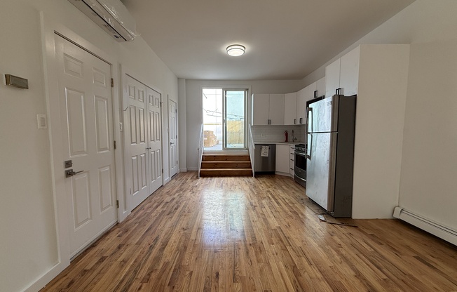 489 4 AVE