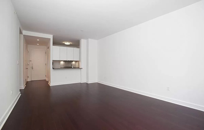 1 bed, 1 bath, 700 sqft, $4,900, Unit 5D