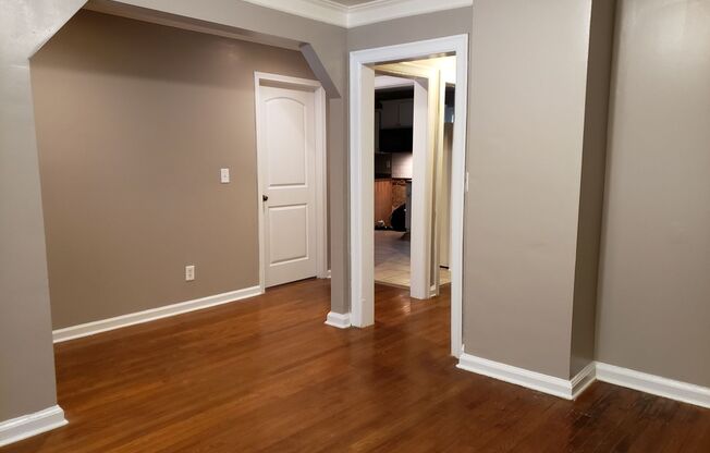 MOVE IN TODAY! Cute 3 bedroom 2 bath located in Sylvan Hills, Atlanta