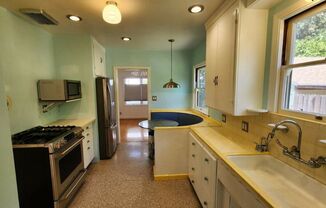 3 beds, 2 baths, $2,995