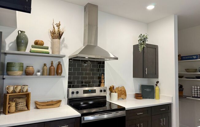 2 beds, 2 baths, 1,032 sqft, $1,700, Unit 123 Boneset Ave. Apt 3