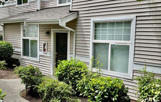 2 Bed / 2 Bath Bellevue Condo $2,595/mo