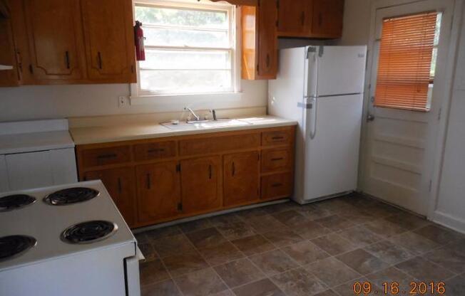 3 Bedroom Home For Rent Near Lowes On Madison Street!