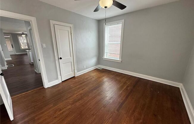 2 beds, 1 bath, 792 sqft, $1,000, Unit Lindenwood 4950