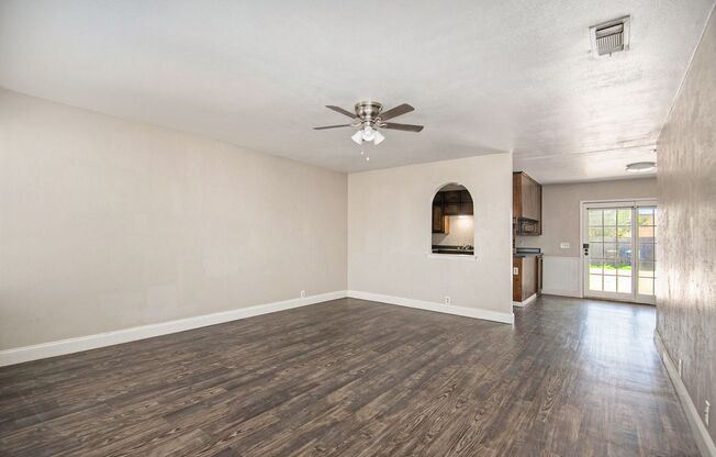 Beautifully Crafted 2 bed 2 bath duplex located in Weatherford, Tx.