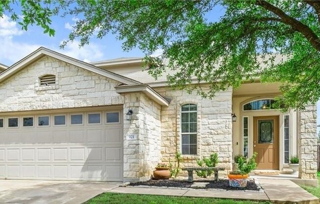 921 GENTRY DR