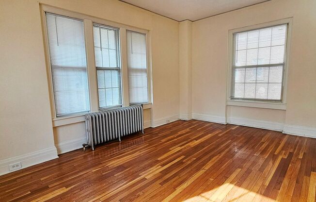 2 beds, 2 baths, 775 sqft, $1,975, Unit 210