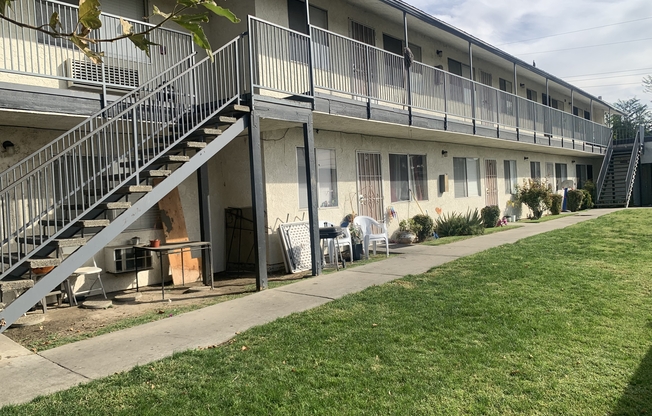 2-Level apartment complex in gated community close to Highland/Waterman Ave. in San Bernardino