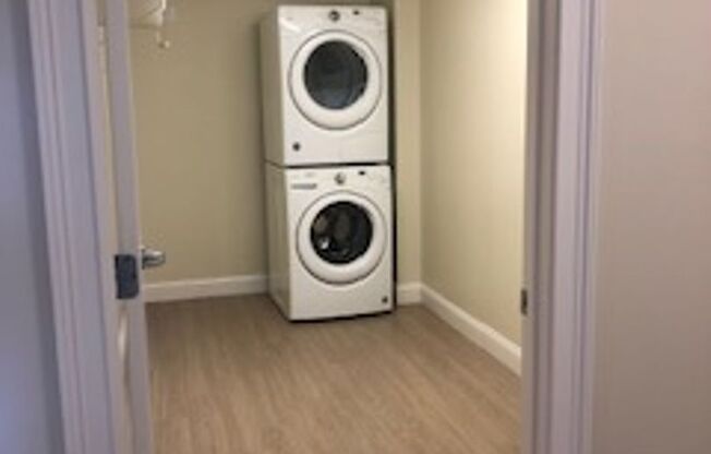 2 beds, 1 bath, 1,054 sqft, $2,900, Unit 60-302