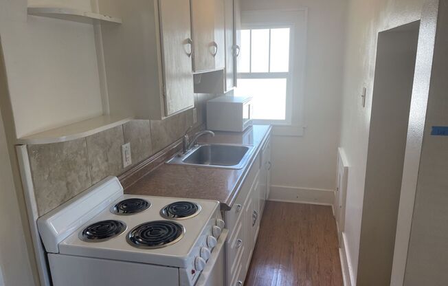 2 beds, 1 bath, 845 sqft, $1,130, Unit Up