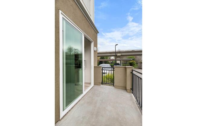 Studio, 1 bath, 477 sqft, $1,890