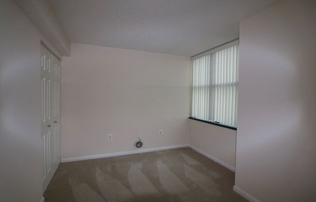 Spacious 2BD/1BA Condo with Glorious Views!
